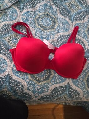 PINK Victoria's Secret Bright Red Molded T-Shirt Bra